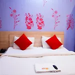 Hotel Rose Inn- Near Sector 8 Metro Station
