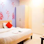 Hotel Rose Inn- Near Sector 8 Metro Station