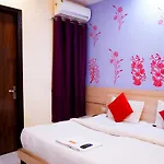 Hotel Rose Inn- Near Sector 8 Metro Station