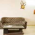 Hotel Rose Inn- Near Sector 8 Metro Station