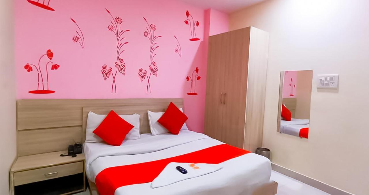 Rose Inn- Near Sector 8 Metro Station Hotel 3*