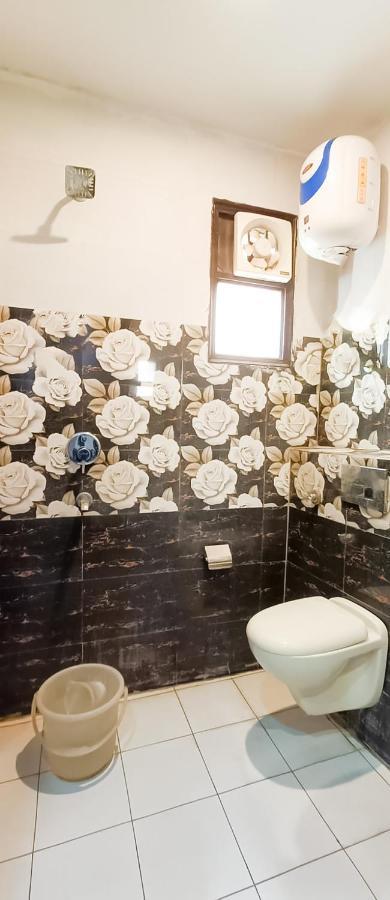 Rose Inn- Near Sector 8 Metro Station 3* New Delhi