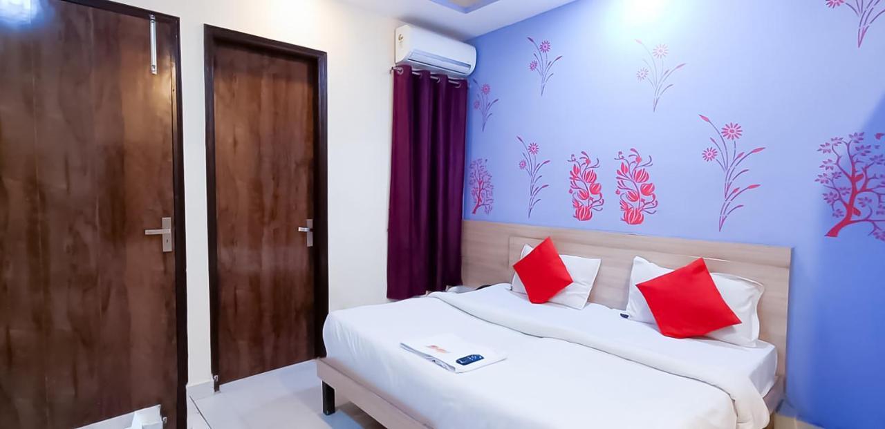Hotel Rose Inn- Near Sector 8 Metro Station 3*