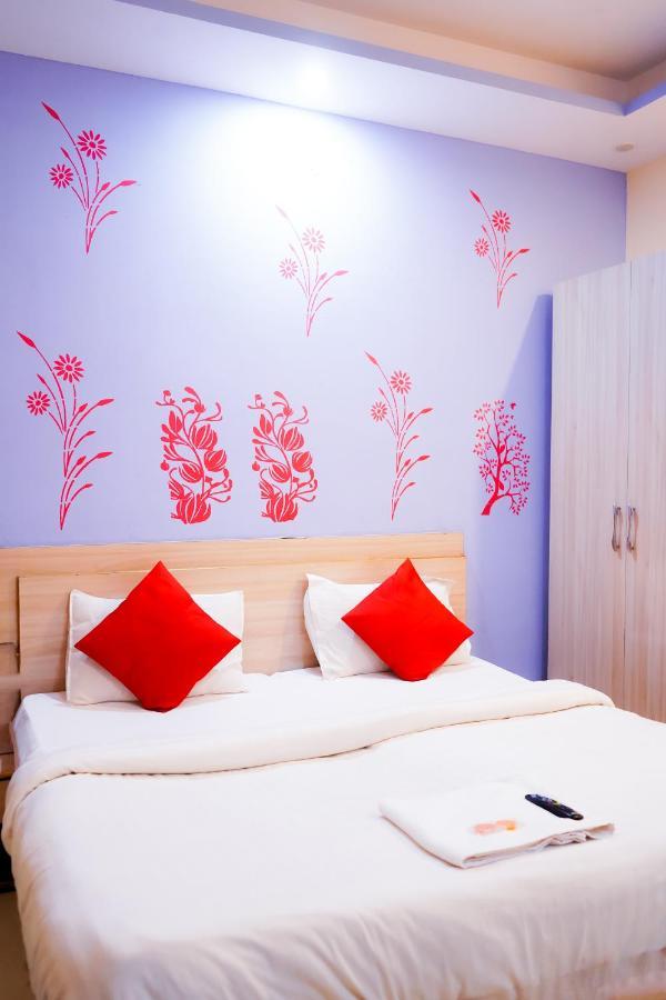 Rose Inn- Near Sector 8 Metro Station New Delhi