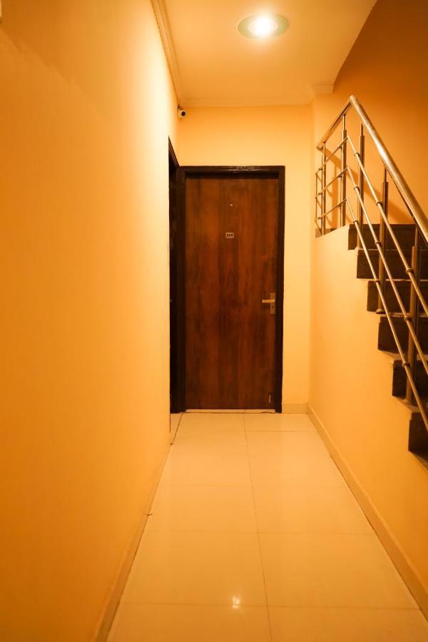 Rose Inn- Near Sector 8 Metro Station