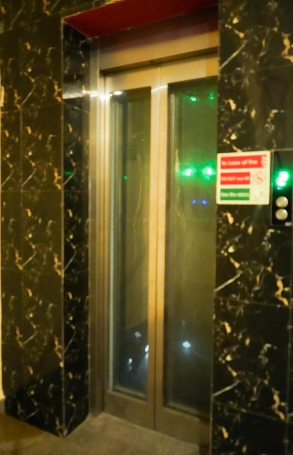 Hotel Rose Inn- Near Sector 8 Metro Station Hotel