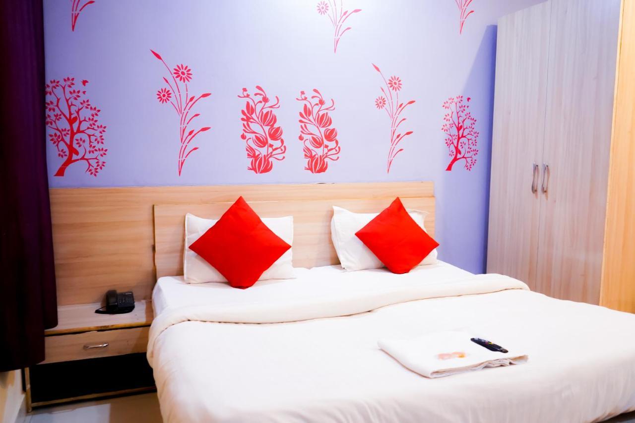 Hotel Rose Inn- Near Sector 8 Metro Station New Delhi