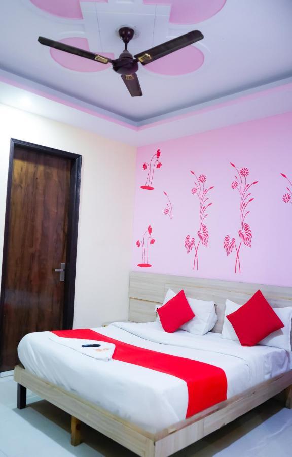 Hotel Rose Inn- Near Sector 8 Metro Station